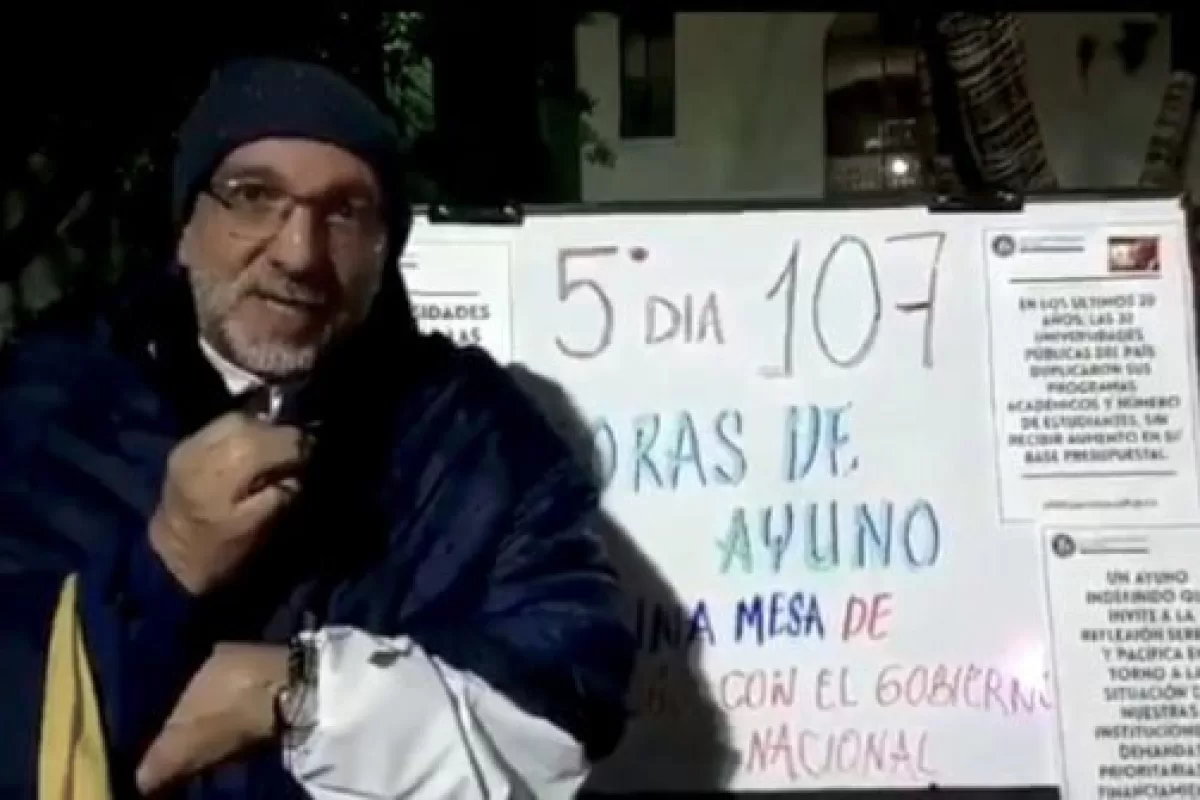 Adolfo León  Atehortúa símbolo de la defensa de la Universidad Pública en III Foro  Nacional de Directivos Docentes en Buga