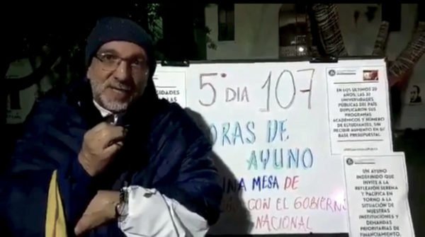 Adolfo León  Atehortúa símbolo de la defensa de la Universidad Pública en III Foro  Nacional de Directivos Docentes en Buga