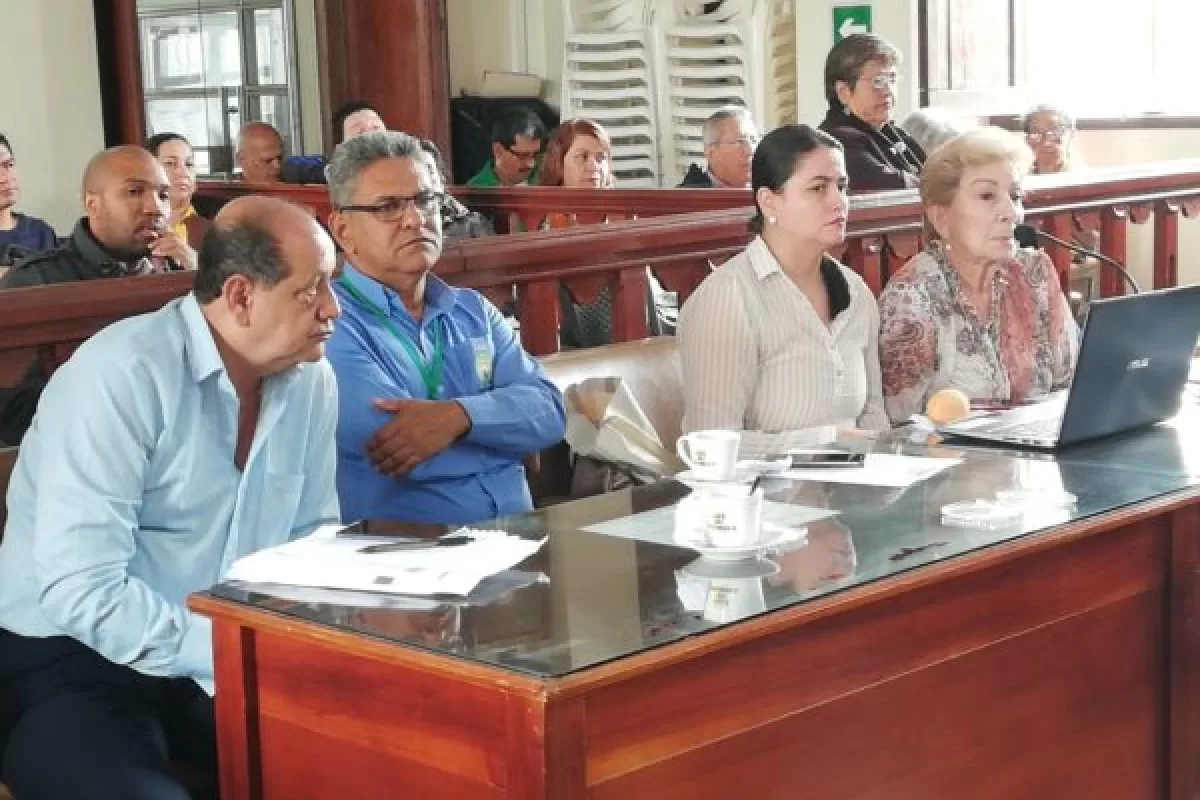 Educación por un lado y empresas por el otro, Buga buscar planear educación a 12 años