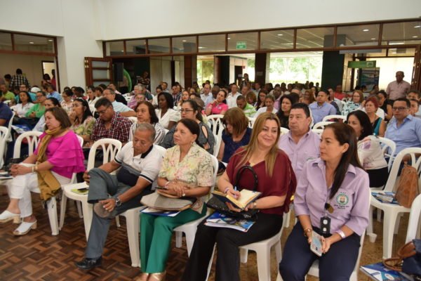 Nutrida participación tuvo III Foro Nacional de Directivos de la Educación en Buga Nutrida participación tuvo III Foro Nacional de Directivos de la Educación en Buga