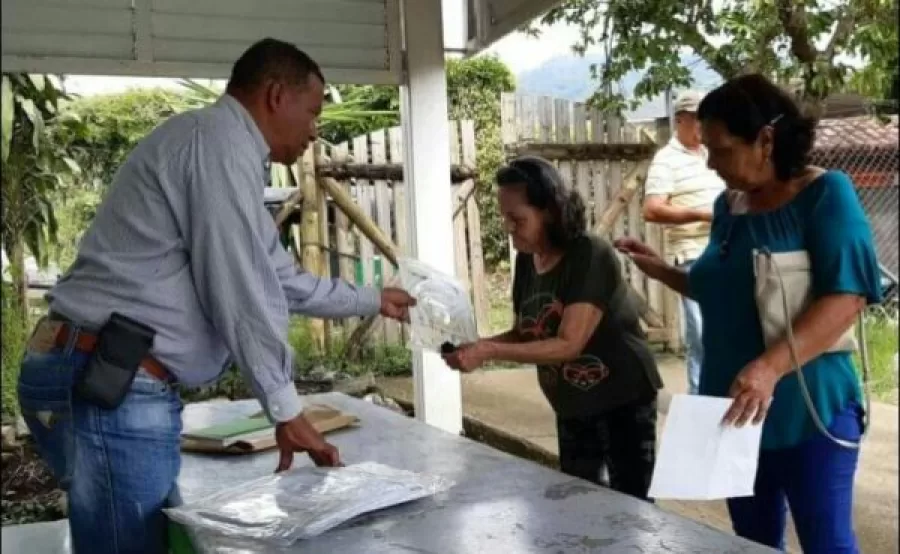 Nuevos títulos de propiedad a familias de Guacarí Nuevos títulos de propiedad a familias de Guacarí