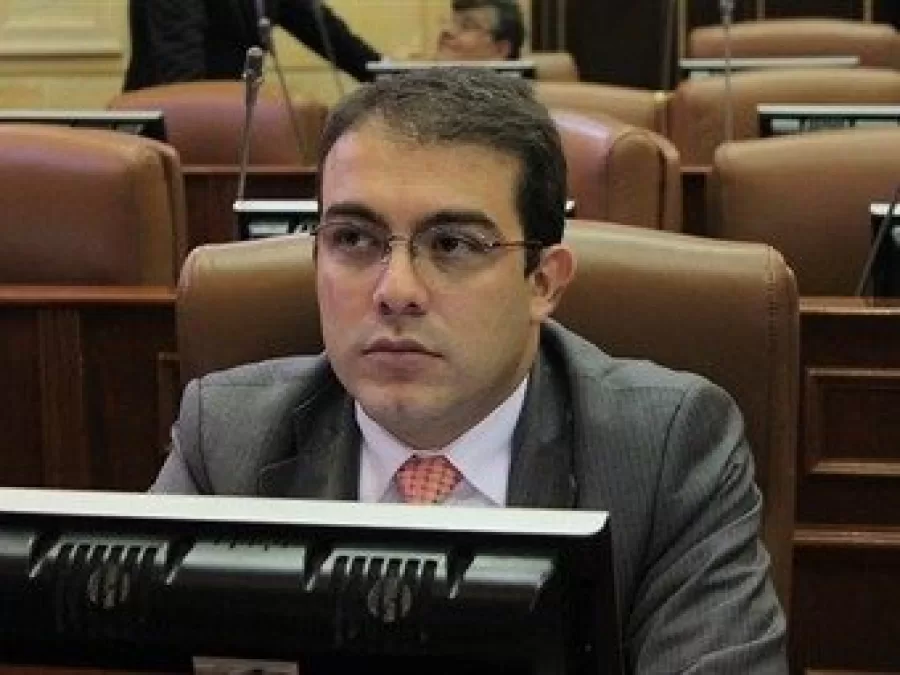 Sobre cartel en las  UCI de Cali advierte Senador Abraham Jiménez