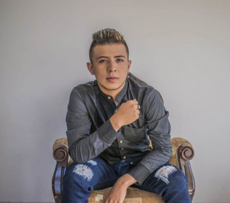 Unidos somos más, la canción antídoto de Juan Ortiz Unidos somos más, la canción antídoto de Juan Ortiz