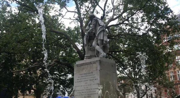 Shakespeare comparte su soledad con leyendas de películas Shakespeare comparte su soledad con leyendas de películas