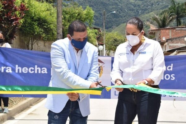 Prosperidad Social y Administración Municipal de Calima El Darién entregan obras  