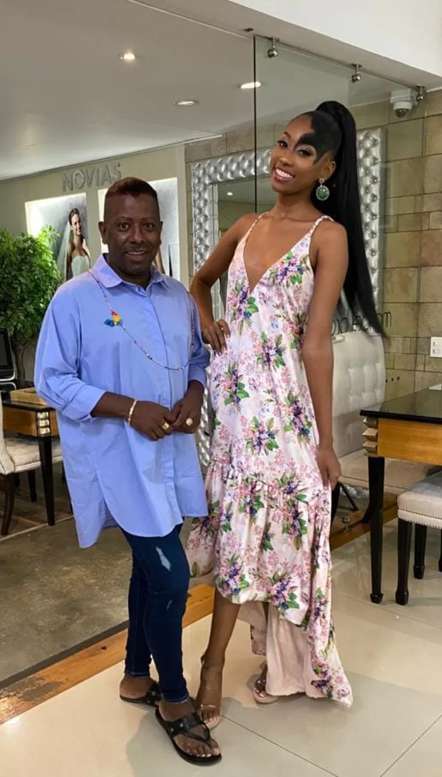Buenaventura reina con Angie Patricia Cuero