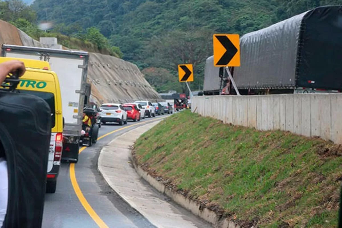 Vía a Buenaventura preocupa por  deslizamientos