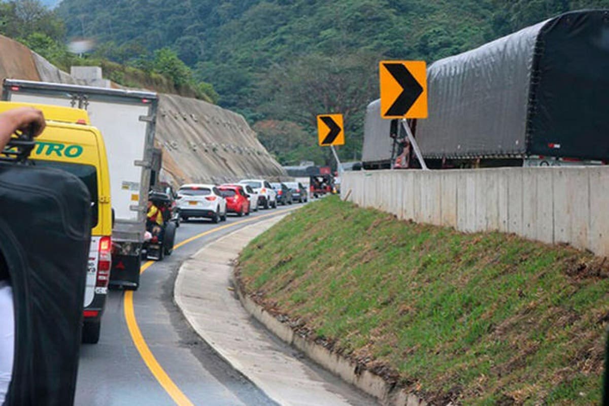 Vía a Buenaventura preocupa por  deslizamientos