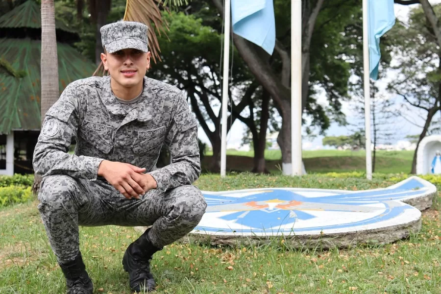 El sueño de honor y gloria de un soldado en la Fuerza Aérea Colombiana