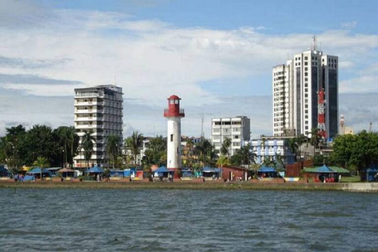 SOS por Buenaventura con gran cadena humana SOS por Buenaventura con gran cadena humana