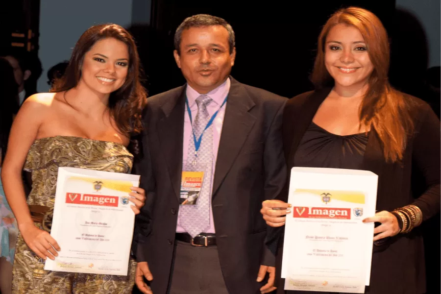 Revista Imagen De los Vallecaucanos Región Pacífico 20 años avanzando con la tecnología y construyendo región con sus protagonistas Revista Imagen De los Vallecaucanos Región Pacífico 20 años avanzando con la tecnología y construyendo región con sus protagonistas