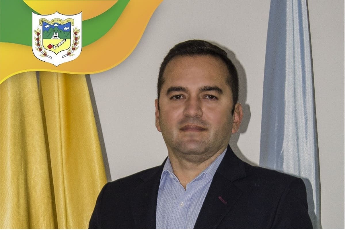 Alcalde de Restrepo -Valle del Cauca Armando Vélez, rinde gestión en flash informativo