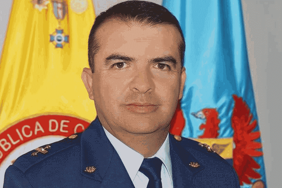 Nuevo director asume en la Escuela Militar de Aviación “Marco Fidel Suárez” EMAVI Nuevo director asume en la Escuela Militar de Aviación “Marco Fidel Suárez” EMAVI