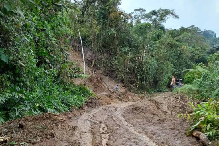 Lluvias dificultan trabajos para normalizar servicio de energía en zona montañosa de Buga y Tuluá Lluvias dificultan trabajos para normalizar servicio de energía en zona montañosa de Buga y Tuluá