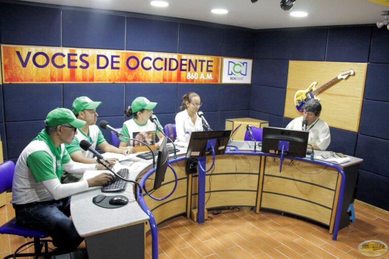 Voces de Occidente 80 años, pionera de la radio en Colombia
