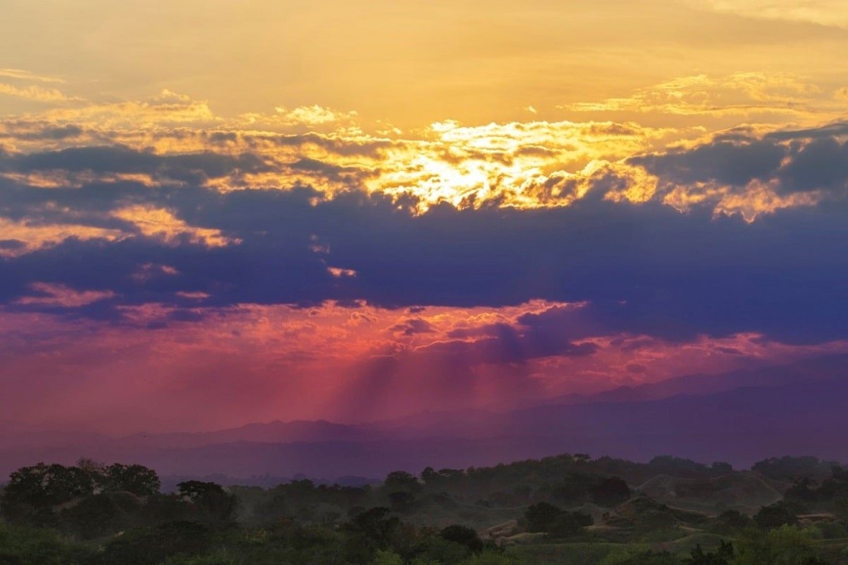 Bandera de Colombia en los colores del cielo