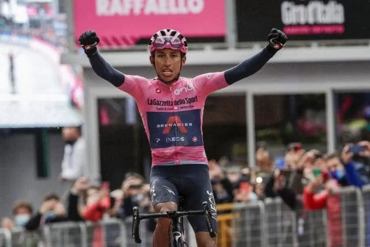 Egan Bernal ratifica liderazgo en Giro italiano e iguala a Lucho Herrera
