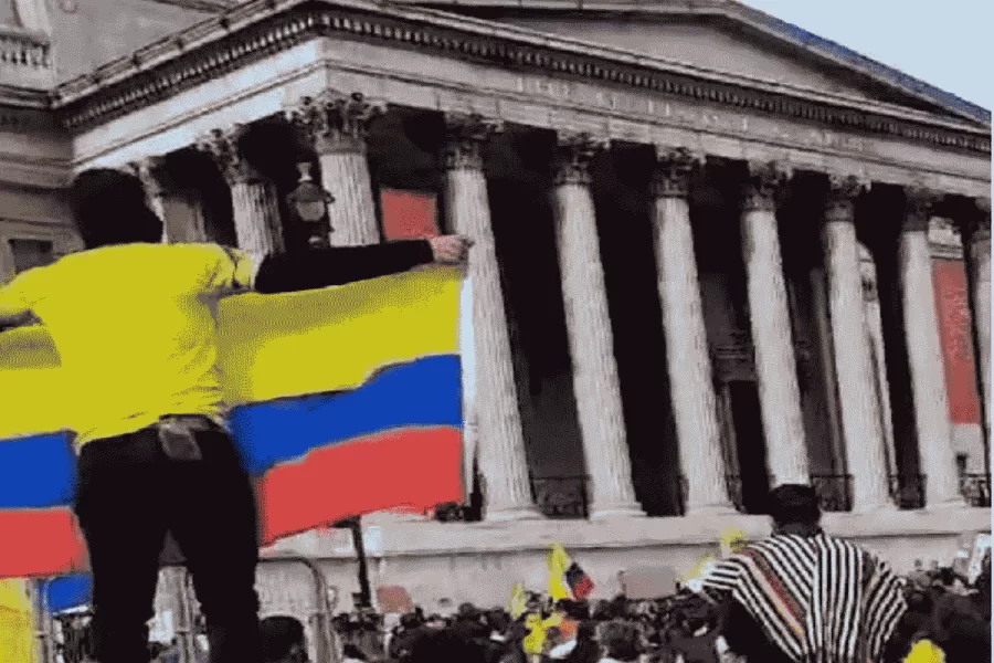 Colombia, pelea de tontos ganancia de vivos