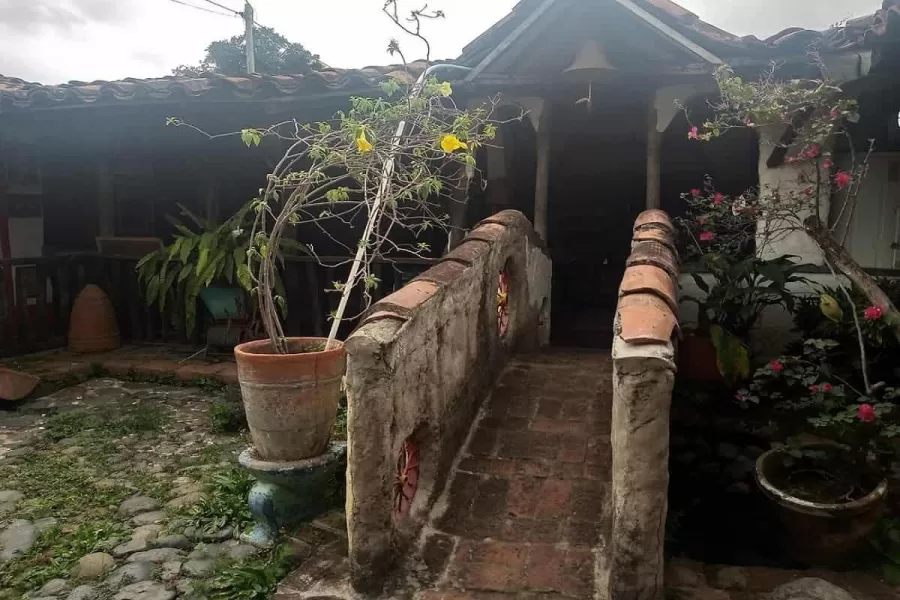 Valle del Cauca 111 y más,Chuchú en su choza descubre sus historias Valle del Cauca 111 y más,Chuchú en su choza descubre sus historias