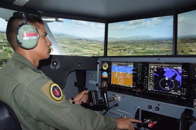 Mejores pilotos de Colombia son formados con tecnología de punta Mejores pilotos de Colombia son formados con tecnología de punta