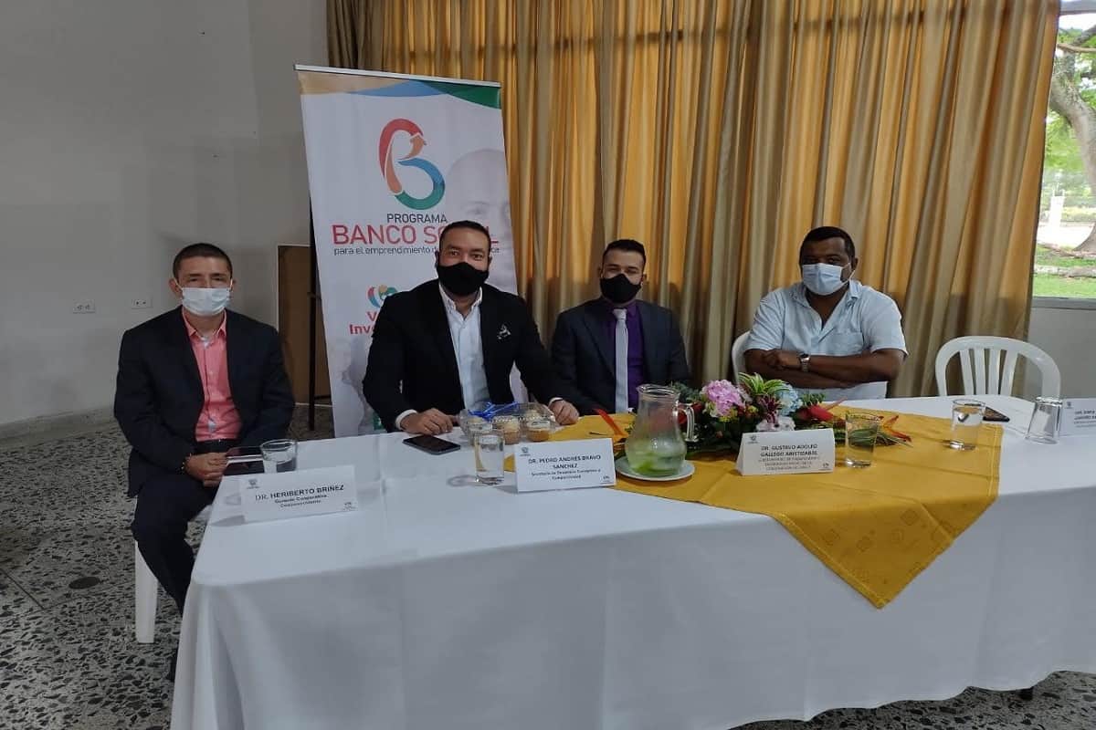 Más de 300 millones en microcréditos para microempresarias entrega  Gobernación del Valle  del Cauca
