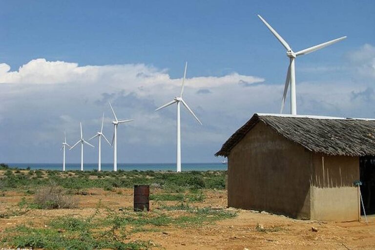 Turbinas para primer parque eólico llegan a la Guajira Turbinas para primer parque eólico llegan a la Guajira