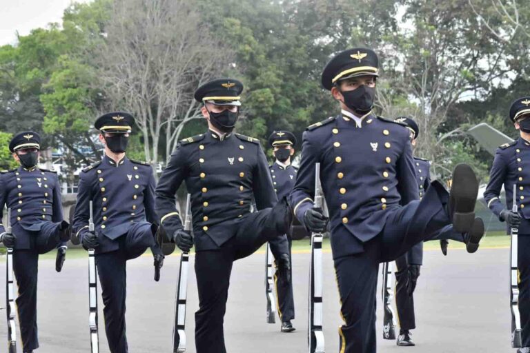 Disciplina y mística, hacen de los “Halcones Negros”, un grupo élite de la EMAVI Disciplina y mística, hacen de los “Halcones Negros”, un grupo élite de la EMAVI