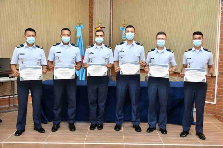 Alféreces culminan curso como Logísticos Aeronáuticos en la EMAVI Alféreces culminan curso como Logísticos Aeronáuticos en la EMAVI