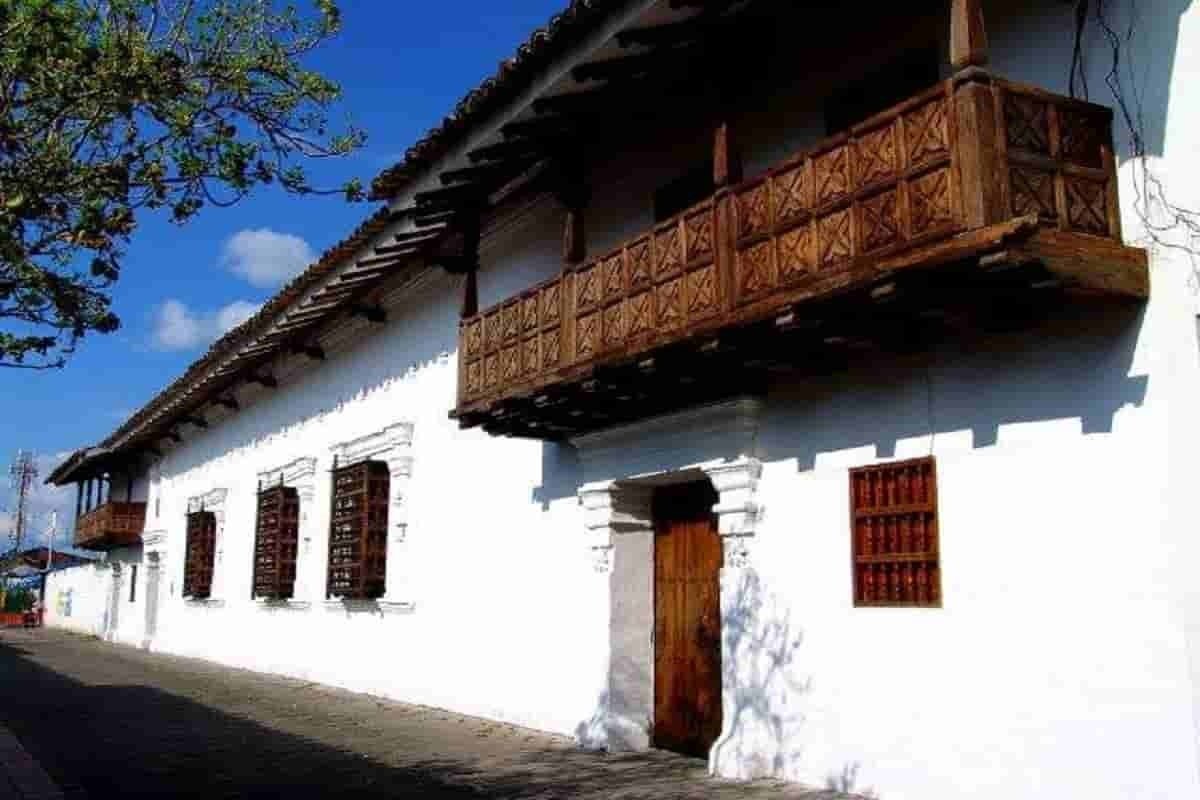 Cartago, capital mundial del bordado, ciudad con historia y tradición Cartago, capital mundial del bordado, ciudad con historia y tradición