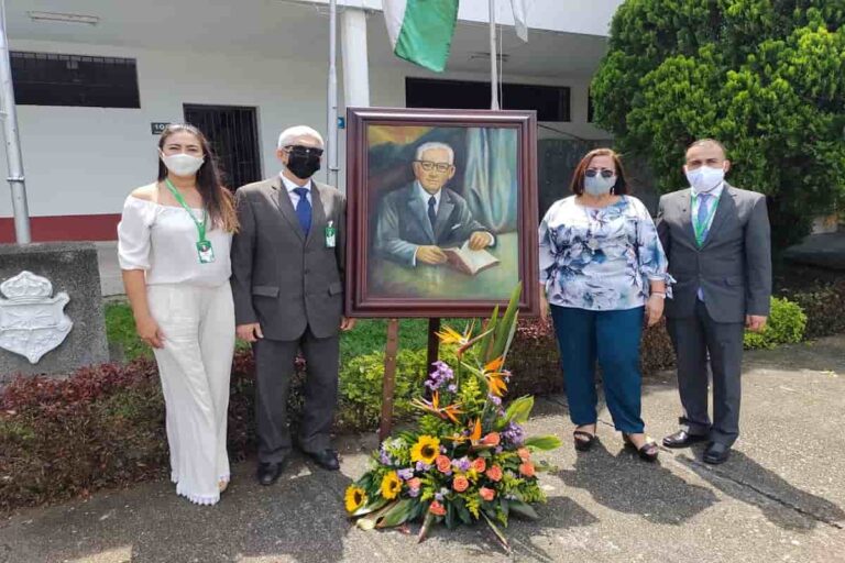 63 años celebra Gimnasio Central del Valle con lanzamiento del libro "Don Narciso Cabal Salcedo Maestro Ilustre" 63 años celebra Gimnasio Central del Valle con lanzamiento del libro "Don Narciso Cabal Salcedo Maestro Ilustre"