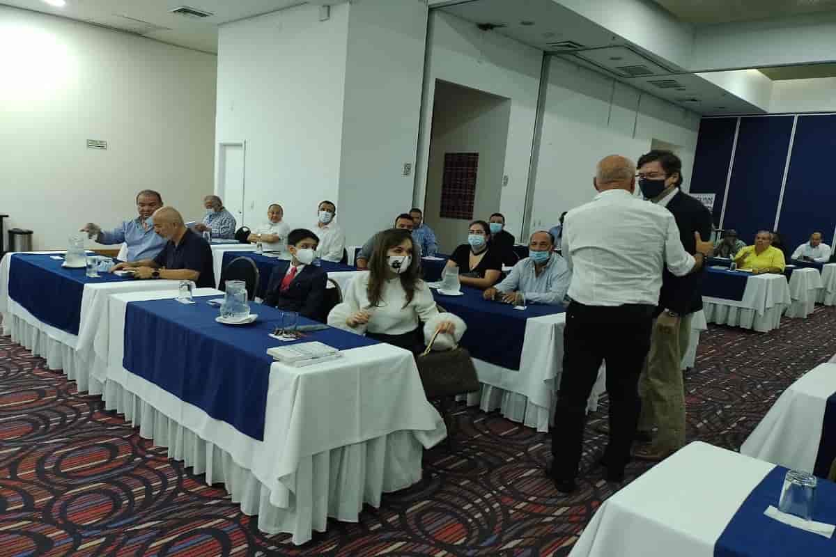 Diputado Mario Germán Fernández de Soto y exministro Mauricio Cárdenas se reunieron en Cali con líderes gremiales