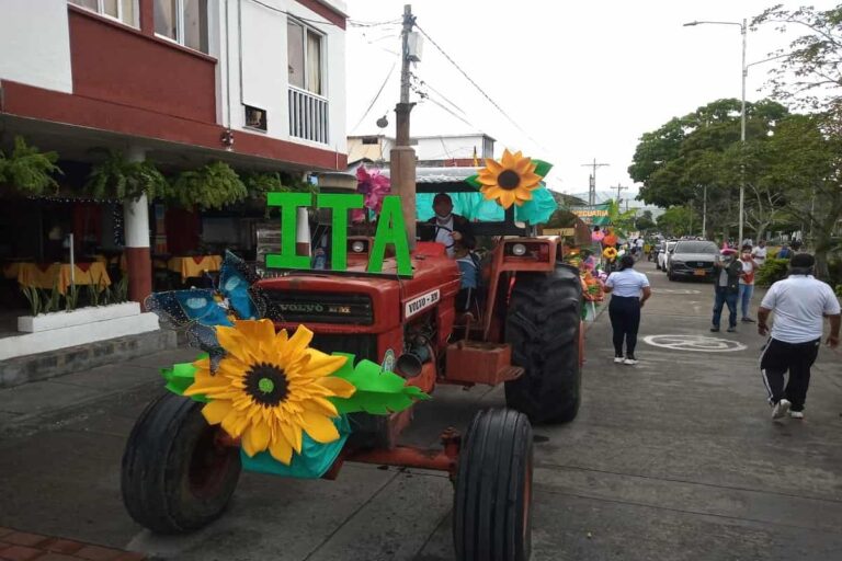 Arrancó, con multicolor desfile, celebración de 80 años de la Institución Educativa Agrícola ITA de Buga Arrancó, con multicolor desfile, celebración de 80 años de la Institución Educativa Agrícola ITA de Buga