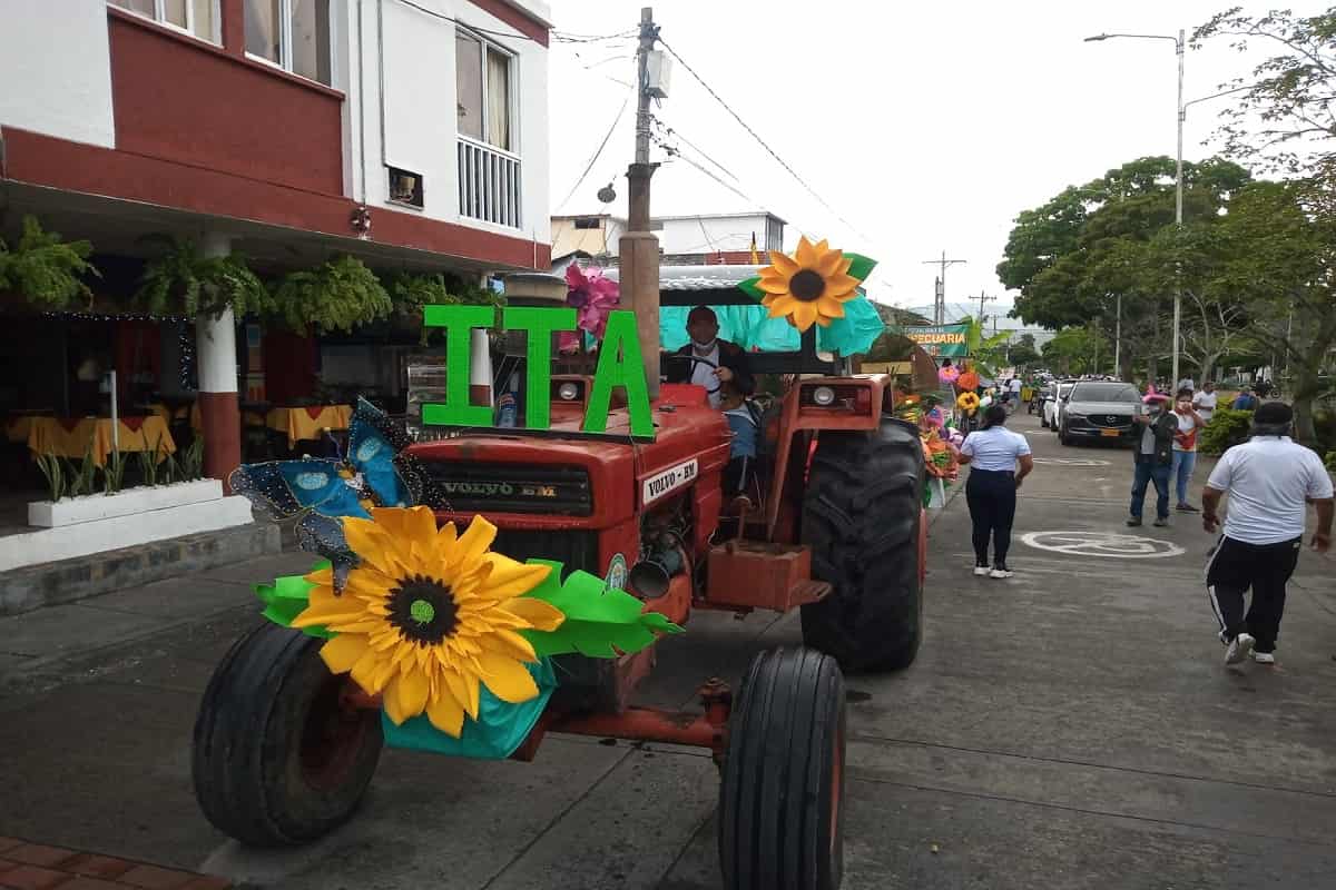 Arrancó, con multicolor desfile, celebración de 80 años de la Institución Educativa Agrícola ITA de Buga