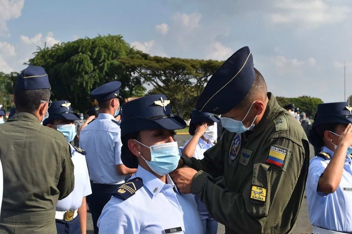 53 jóvenes profesionales en la EMAVI cerca de  cumplir su sueño en la Fuerza Aérea Colombiana