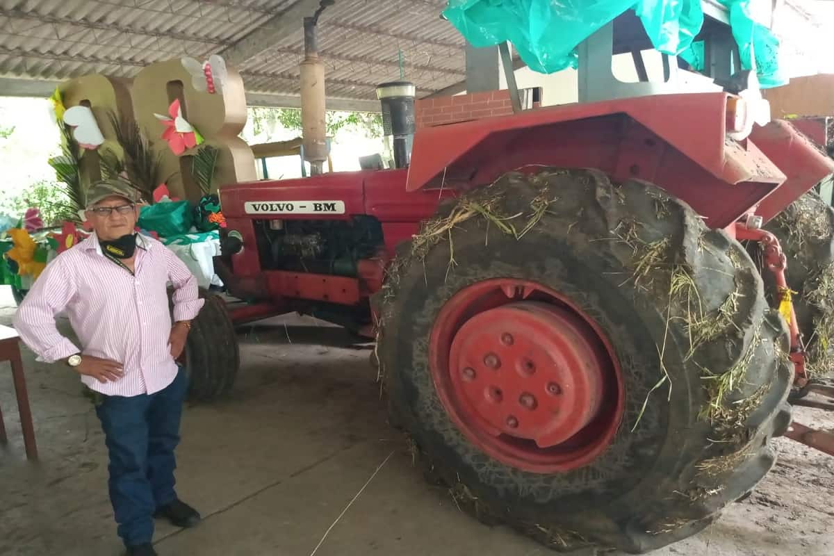 Salvando el campo con la educación. El testimonio de Hugo Insuasty Salvando el campo con la educación. El testimonio de Hugo Insuasty