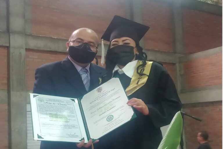 Karen Giraldo, una historia impactante en los grados de Bachilleres del  ITA de Buga