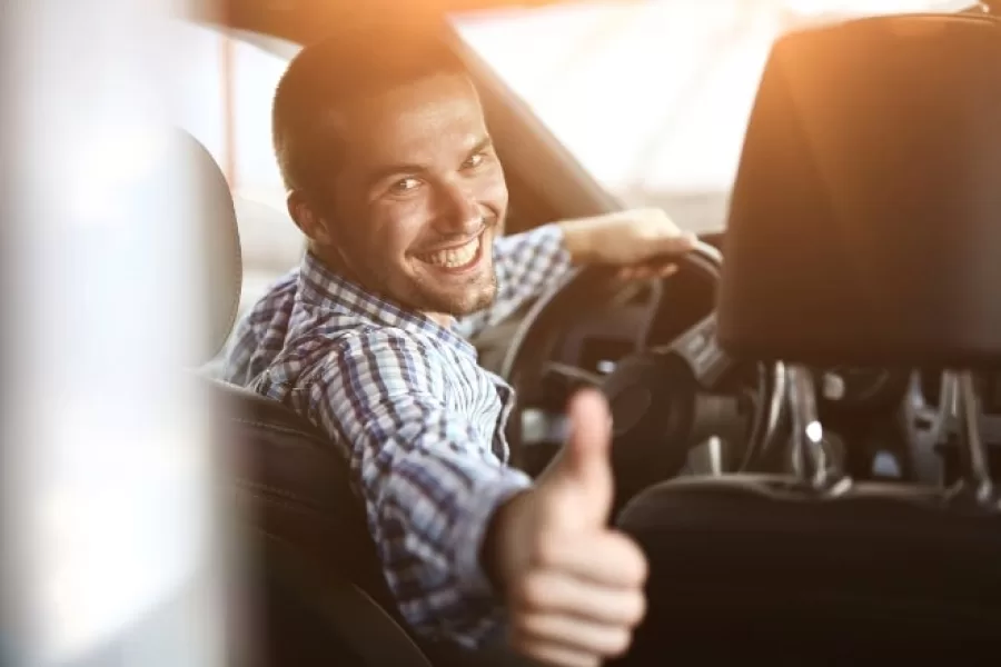El empeño como manera de obtener un dinero extra Préstamo de dinero en automóvil