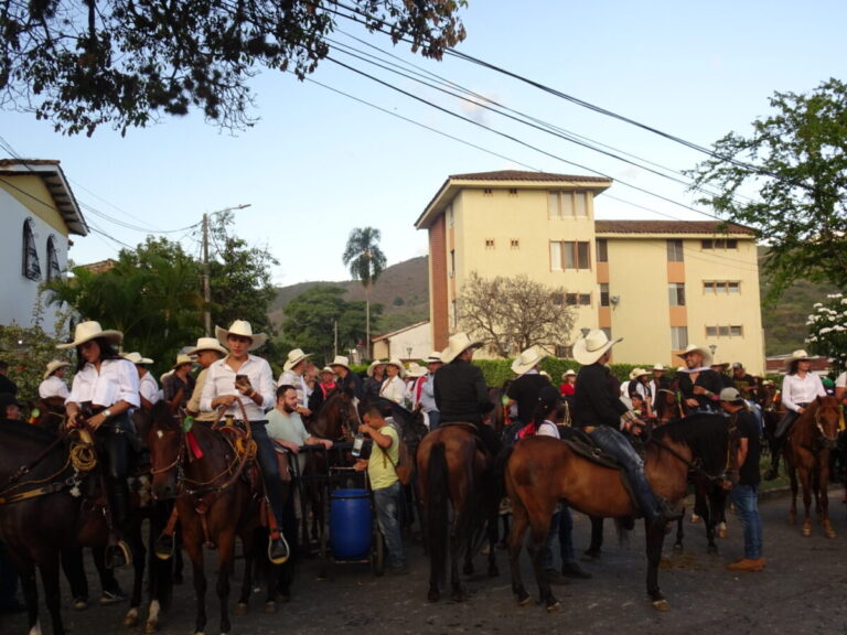 La cabalgata de la feria de Buga, un evento para gozar de principio a fin.