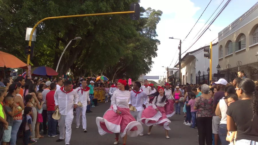 Desfile de comparsas “Buga Vive El Folclor” Desfile de comparsas “Buga Vive El Folclor”