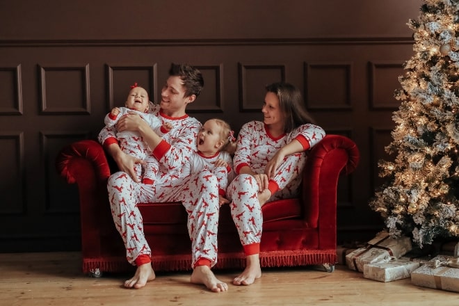 Fiestas temáticas con anchetas navideñas Fiesta de pijamas navideños