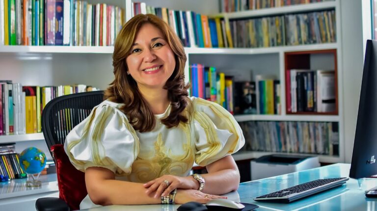 Senadora Norma Hurtado expone hostigamiento y vigilancia tras respaldar archivo de reforma sanitaria Senadora Norma Hurtado expone hostigamiento y vigilancia tras respaldar archivo de reforma sanitaria