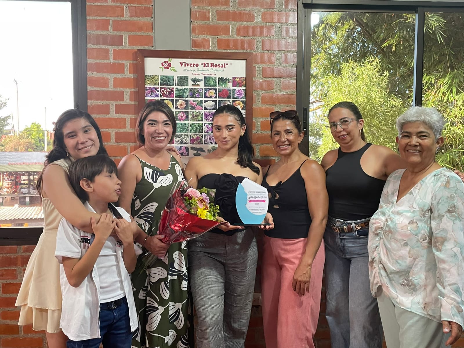 Líderes del Mañana: Inspiración y Empoderamiento Femenino en Tuluá Líderes del Mañana: Inspiración y Empoderamiento Femenino en Tuluá