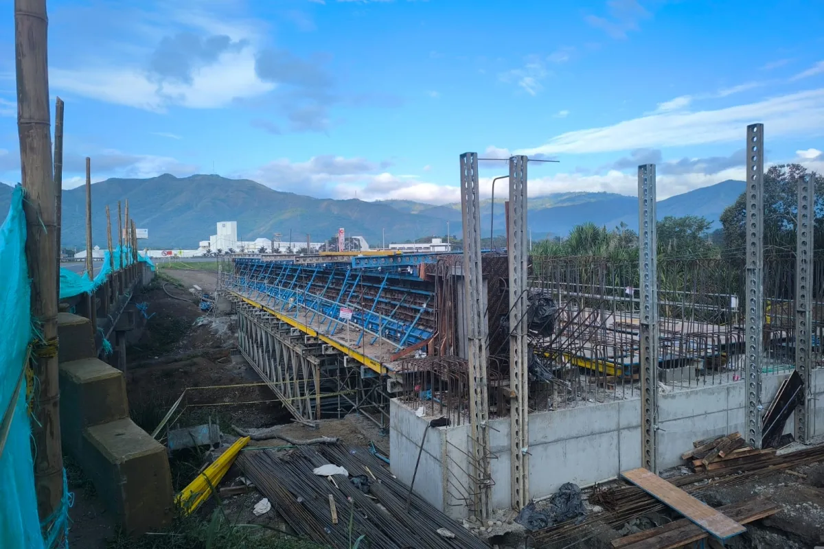 La construcción de la vía Mediacanoa-Buga; una obra esperanzadora para la economía de Colombia!!! La construcción de la vía Mediacanoa-Buga; una obra esperanzadora para la economía de Colombia!!!