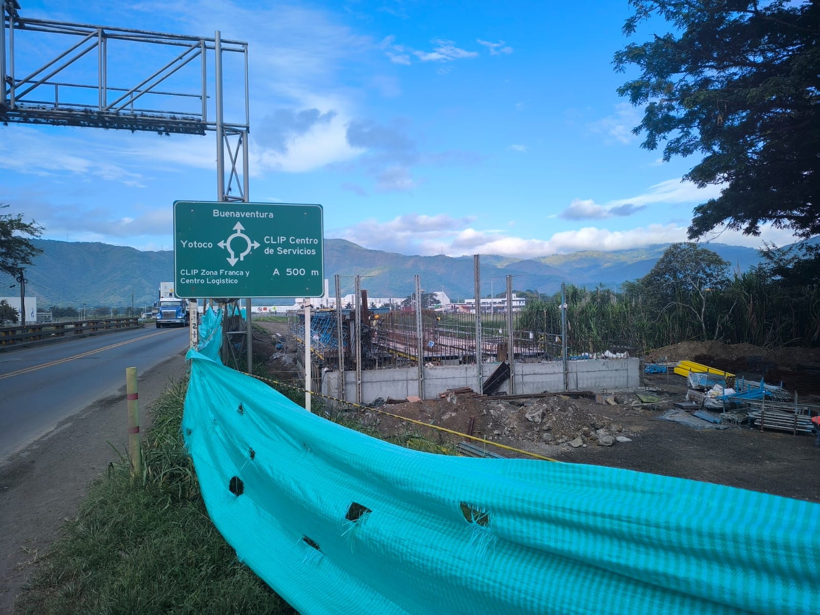 La construcción de la vía Mediacanoa-Buga; una obra esperanzadora para la economía de Colombia!!! La construcción de la vía Mediacanoa-Buga; una obra esperanzadora para la economía de Colombia!!!