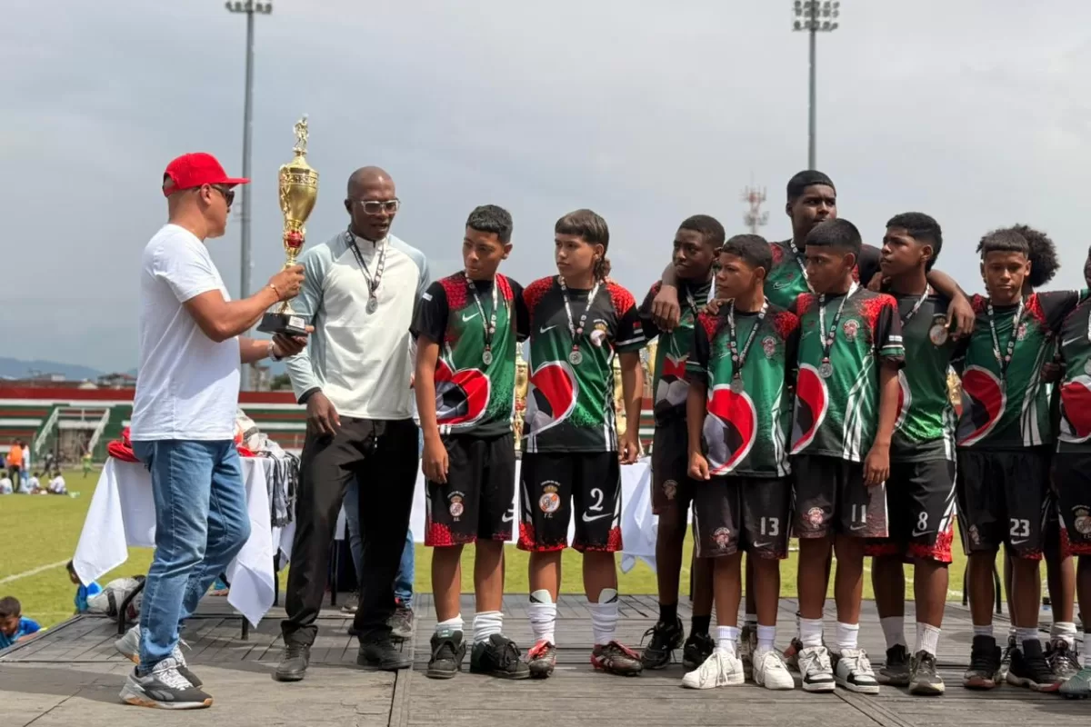Copa Corazón reunió a más de 4.000 niños en el estadio Doce de Octubre