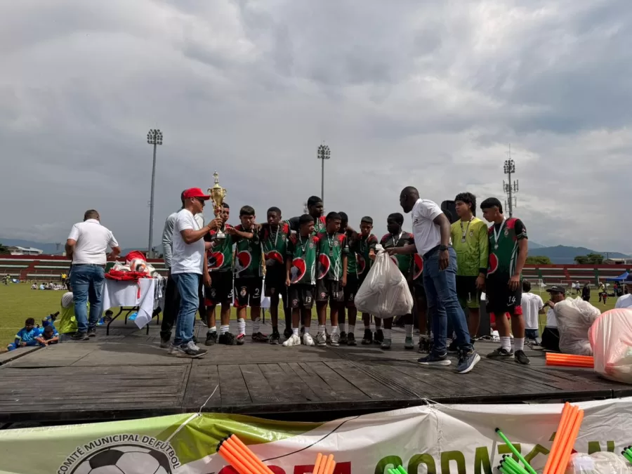 Copa Corazón reunió a más de 4.000 niños en el estadio Doce de Octubre