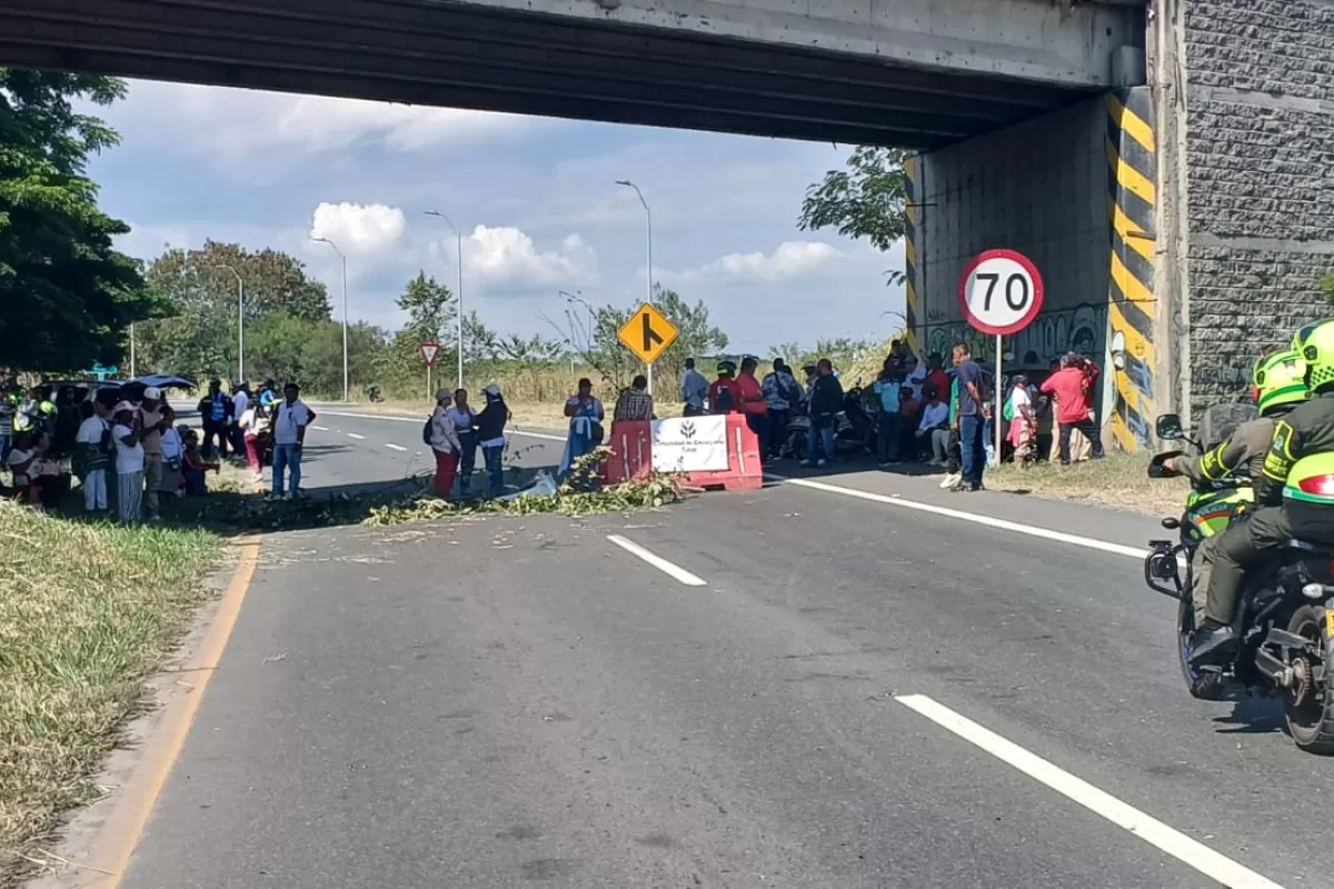 Administración Municipal activa Puesto de Mando Unificado para atender bloqueo en la entrada norte de Tuluá Administración Municipal activa Puesto de Mando Unificado para atender bloqueo en la entrada norte de Tuluá