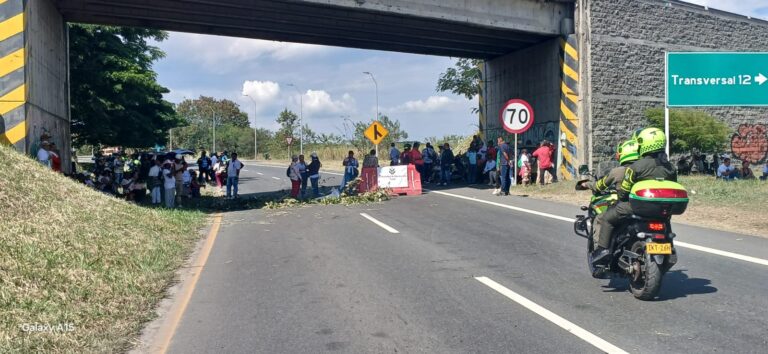 Administración Municipal activa Puesto de Mando Unificado para atender bloqueo en la entrada norte de Tuluá Administración Municipal activa Puesto de Mando Unificado para atender bloqueo en la entrada norte de Tuluá