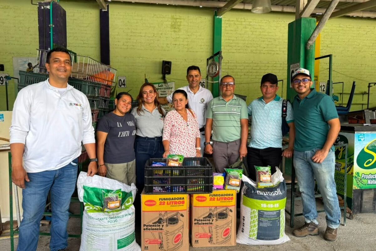Más de 40 familias rurales reciben insumos para reactivar su producción tras el sismo
