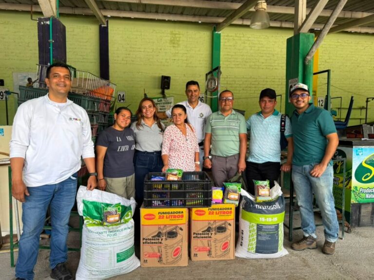 Más de 40 familias rurales reciben insumos para reactivar su producción tras el sismo